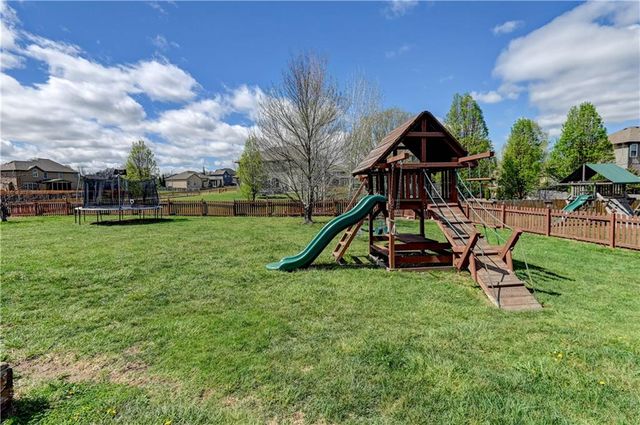 500 NE Woodpark Lane, Lee's Summit, MO 64086