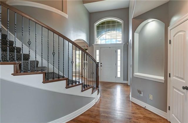 500 NE Woodpark Lane, Lee's Summit, MO 64086