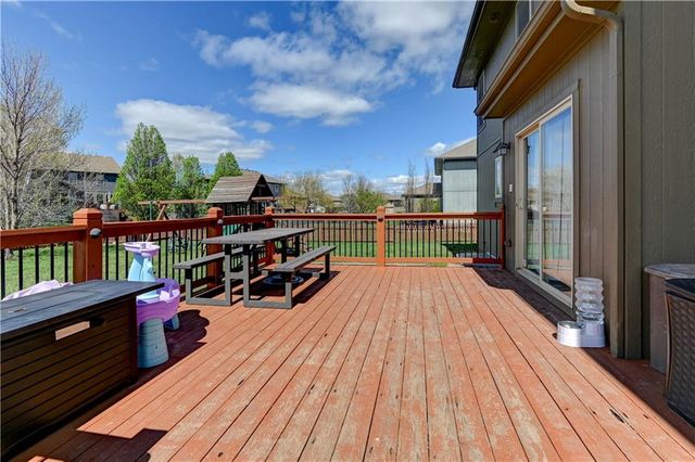 500 NE Woodpark Lane, Lee's Summit, MO 64086