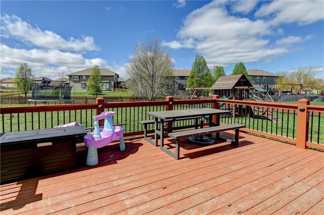 500 NE Woodpark Lane, Lee's Summit, MO 64086
