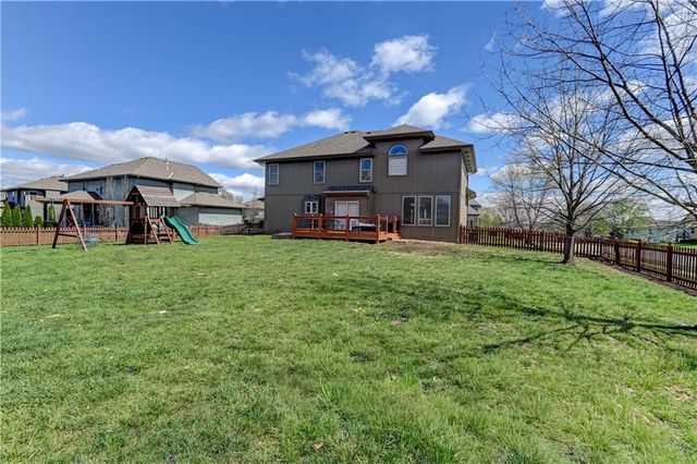 500 NE Woodpark Lane, Lee's Summit, MO 64086