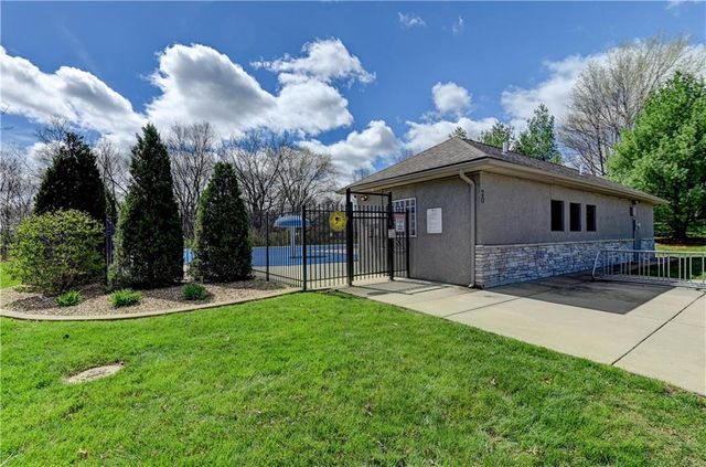 500 NE Woodpark Lane, Lee's Summit, MO 64086