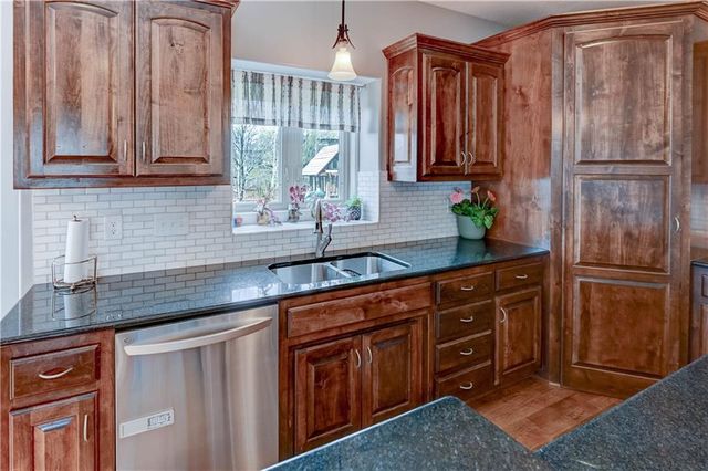 500 NE Woodpark Lane, Lee's Summit, MO 64086