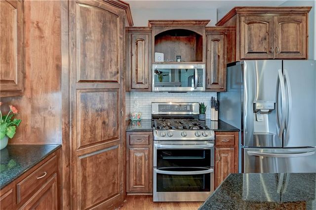 500 NE Woodpark Lane, Lee's Summit, MO 64086