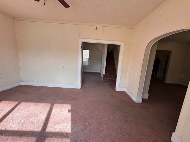 622 SE 3rd St, Newton, KS 67114