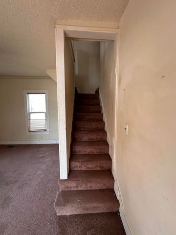 622 SE 3rd St, Newton, KS 67114