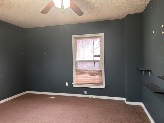 622 SE 3rd St, Newton, KS 67114