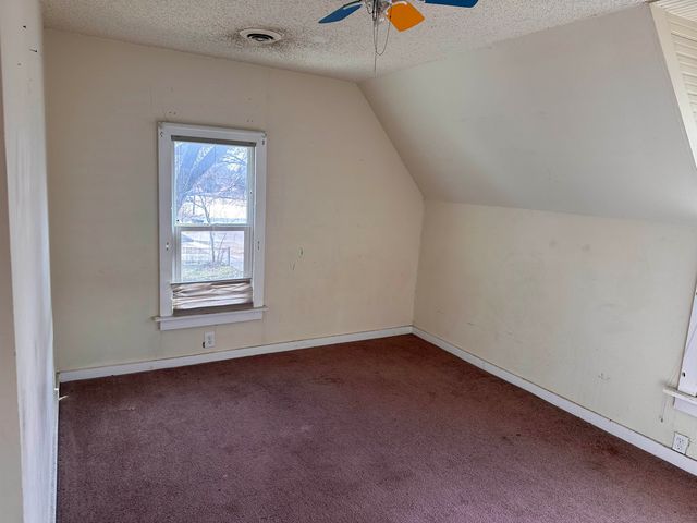 622 SE 3rd St, Newton, KS 67114