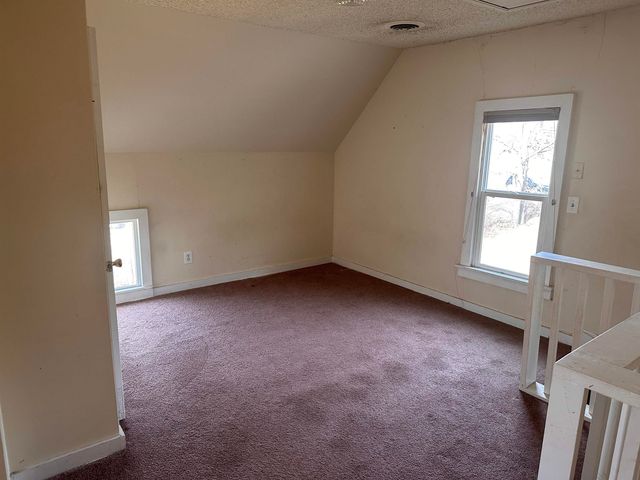 622 SE 3rd St, Newton, KS 67114