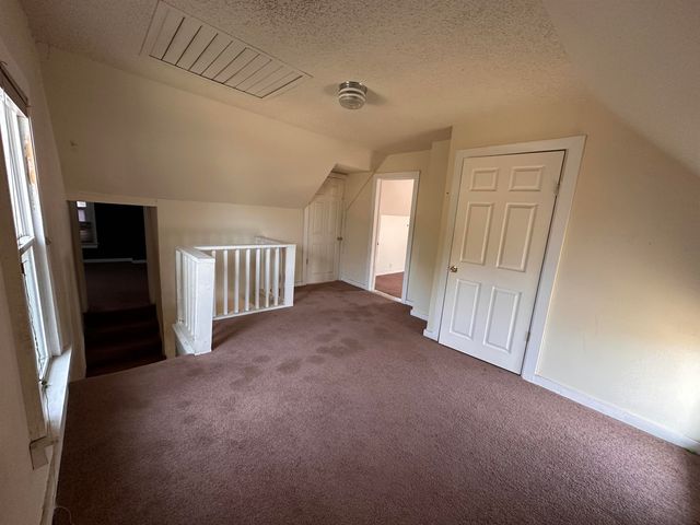 622 SE 3rd St, Newton, KS 67114