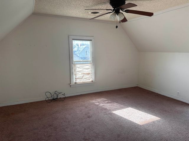 622 SE 3rd St, Newton, KS 67114