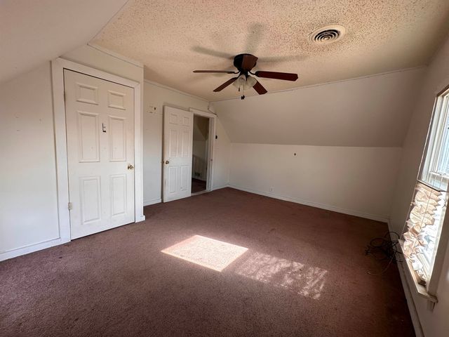 622 SE 3rd St, Newton, KS 67114