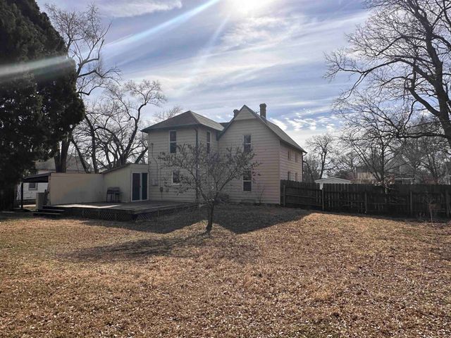 622 SE 3rd St, Newton, KS 67114