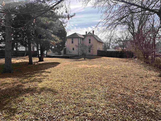 622 SE 3rd St, Newton, KS 67114