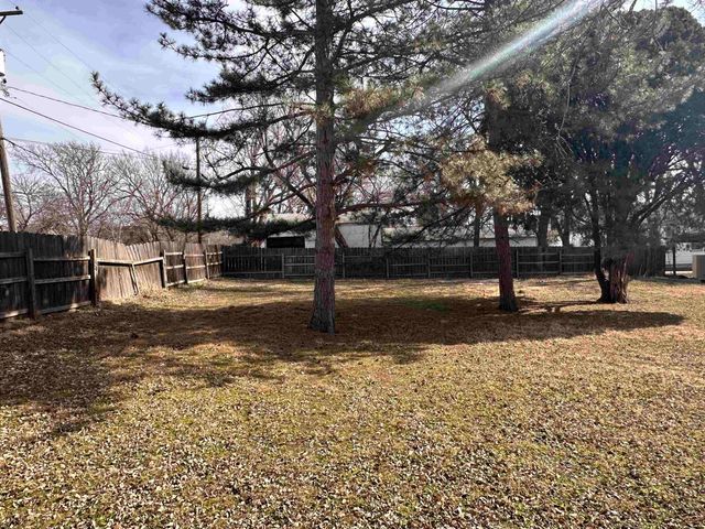 622 SE 3rd St, Newton, KS 67114