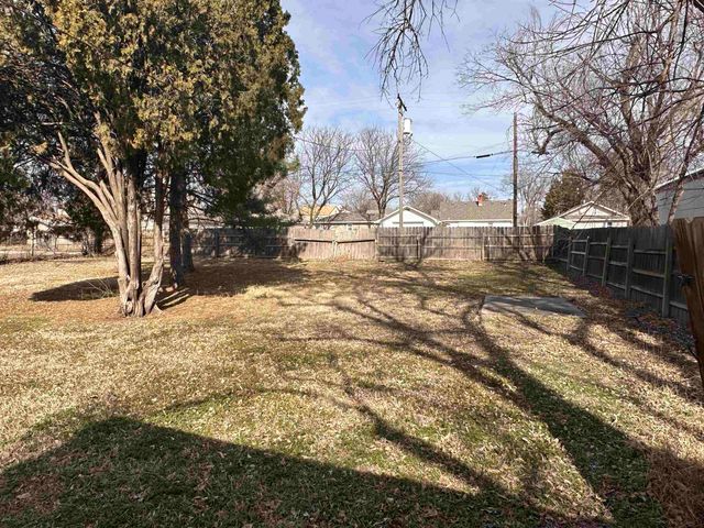 622 SE 3rd St, Newton, KS 67114