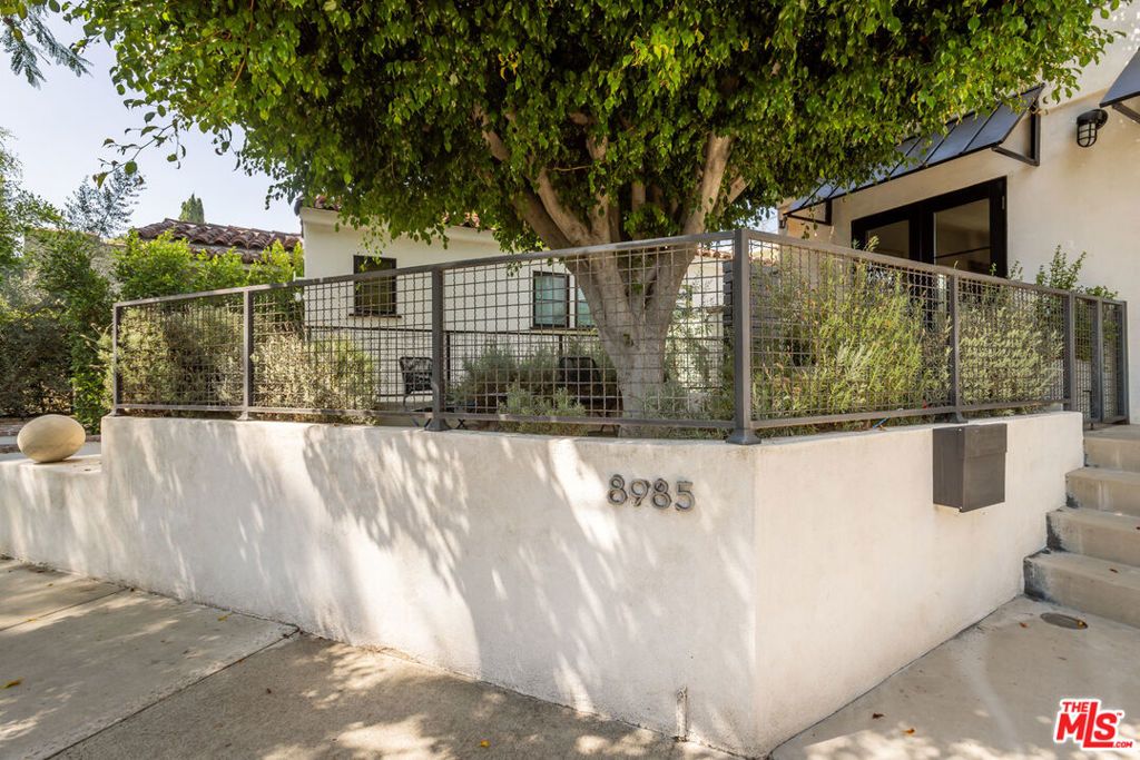 8985 Lloyd Place, West Hollywood, CA 90069 — photo 2