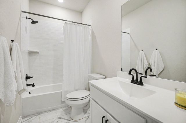 2214 Lierna Drive, La Marque, TX 77568