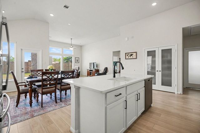 2214 Lierna Drive, La Marque, TX 77568