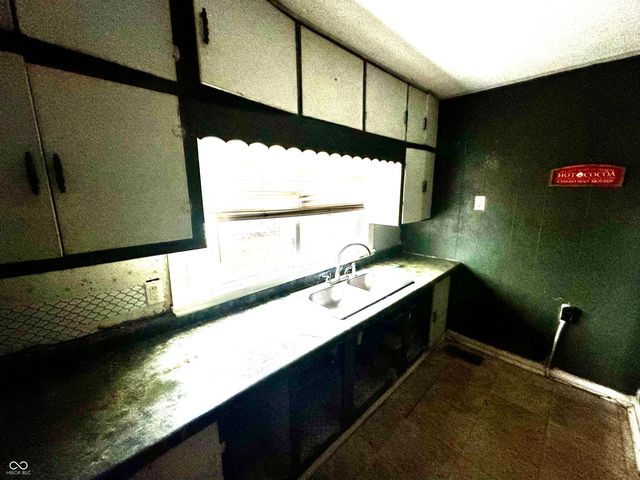 2520 S Andrews Road, Yorktown, IN 47396