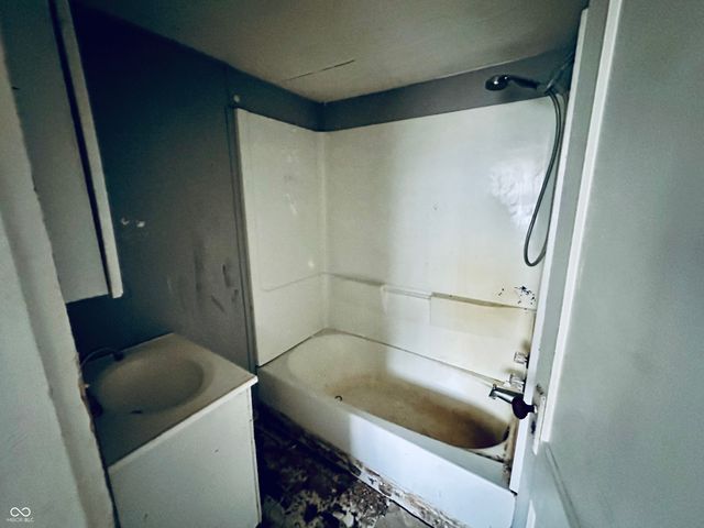 2520 S Andrews Road, Yorktown, IN 47396