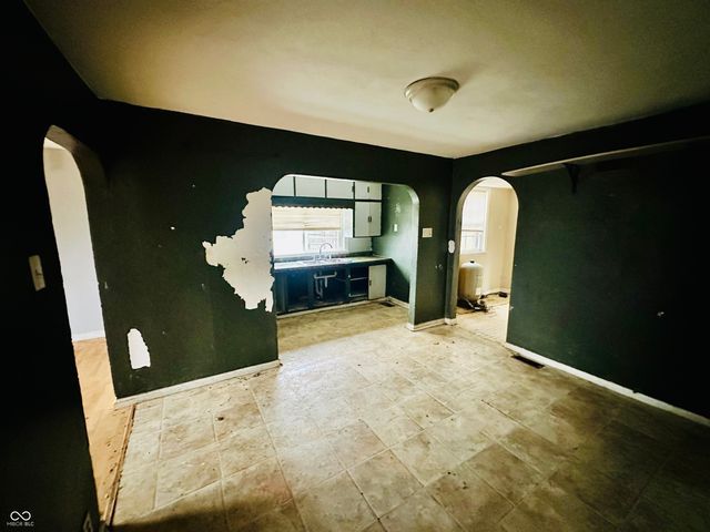 2520 S Andrews Road, Yorktown, IN 47396