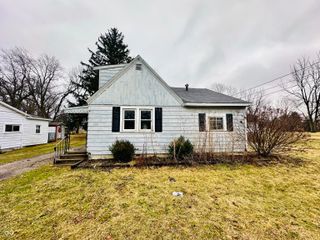 2520 S Andrews Road, Yorktown, IN 47396