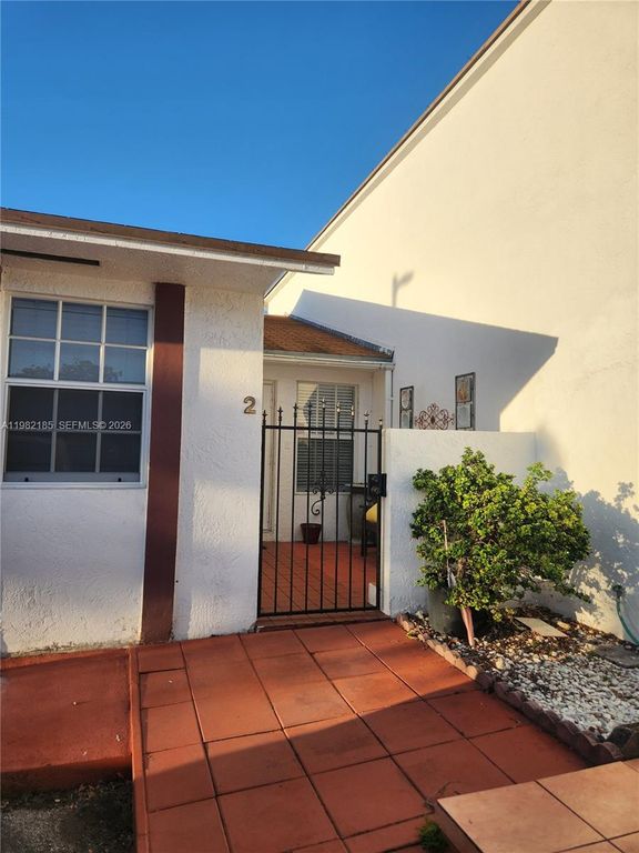 12193 SW 10th St 2, Miami, FL 33184