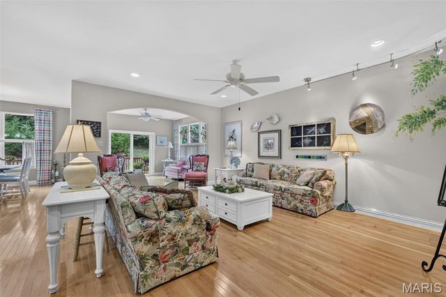 571 Owls Perch Drive, Lake St Louis, MO 63367