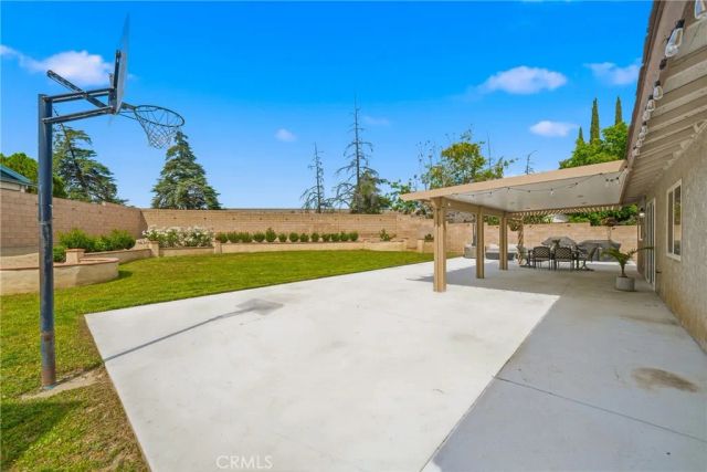 2395 W Chatka Lane, San Bernardino, CA 92410