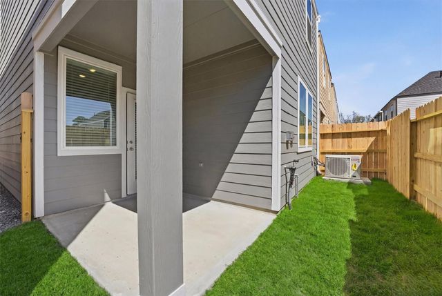 963 Mansfield Street, Houston, TX 77091