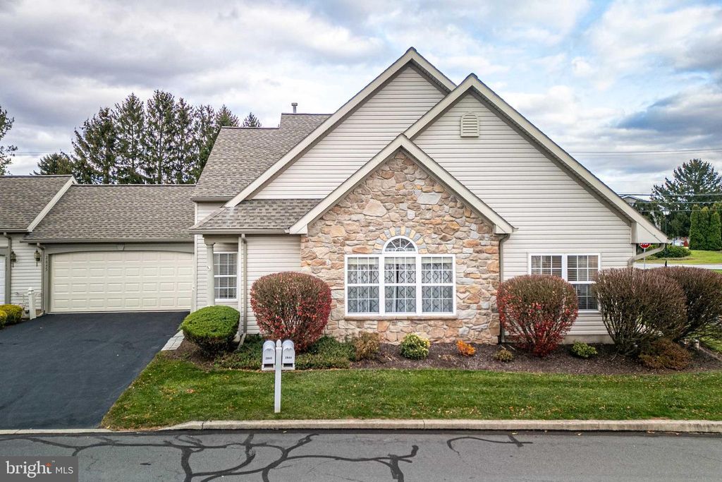 2845 DONEGAL DR, Macungie, PA 18062