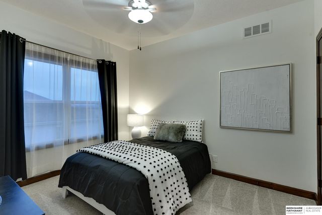 1605 Windsor Way, Fort Calhoun, NE 68023