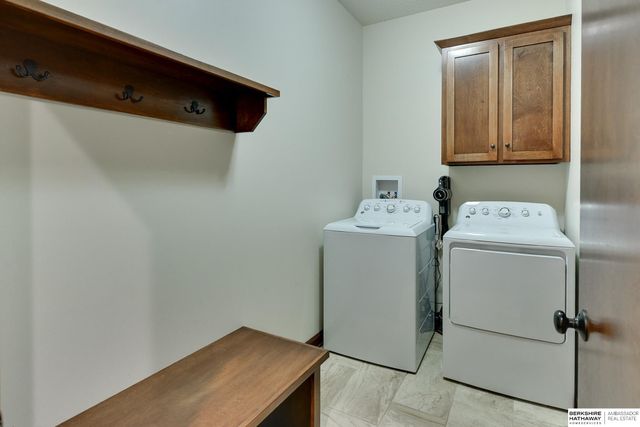 1605 Windsor Way, Fort Calhoun, NE 68023