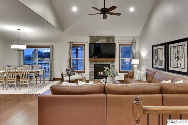 1605 Windsor Way, Fort Calhoun, NE 68023