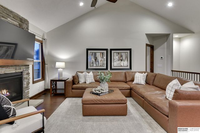 1605 Windsor Way, Fort Calhoun, NE 68023