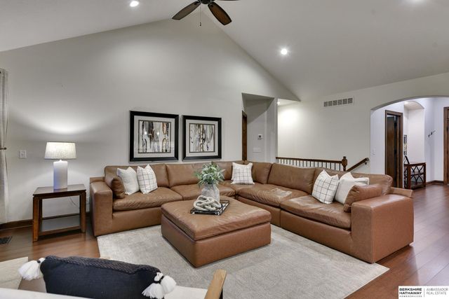 1605 Windsor Way, Fort Calhoun, NE 68023