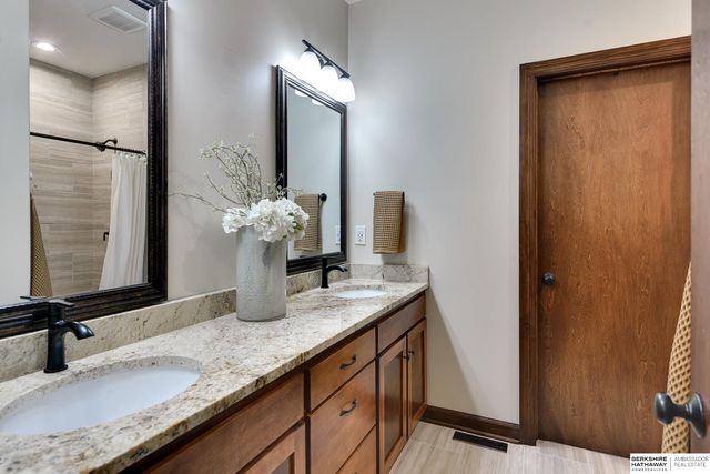 1605 Windsor Way, Fort Calhoun, NE 68023