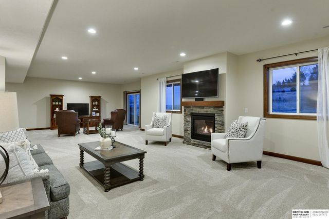 1605 Windsor Way, Fort Calhoun, NE 68023