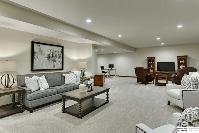 1605 Windsor Way, Fort Calhoun, NE 68023