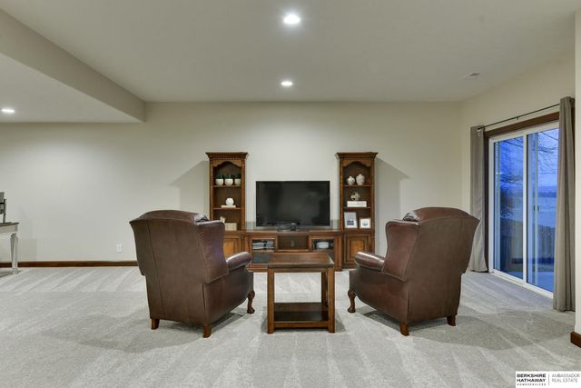 1605 Windsor Way, Fort Calhoun, NE 68023