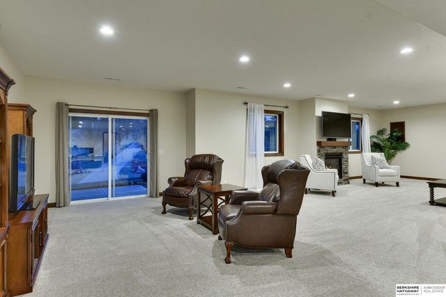 1605 Windsor Way, Fort Calhoun, NE 68023