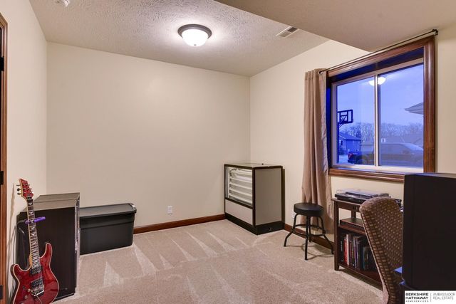 1605 Windsor Way, Fort Calhoun, NE 68023