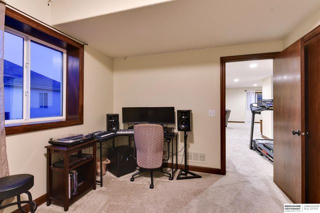 1605 Windsor Way, Fort Calhoun, NE 68023