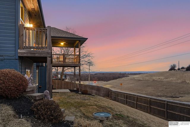 1605 Windsor Way, Fort Calhoun, NE 68023