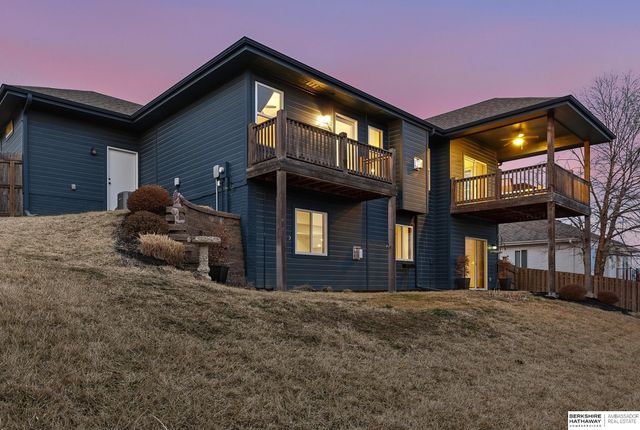 1605 Windsor Way, Fort Calhoun, NE 68023