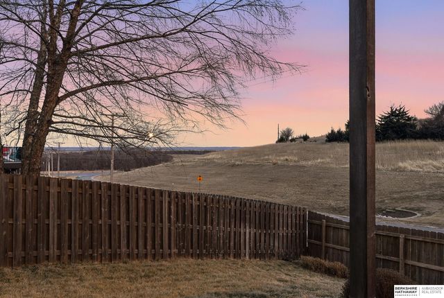 1605 Windsor Way, Fort Calhoun, NE 68023