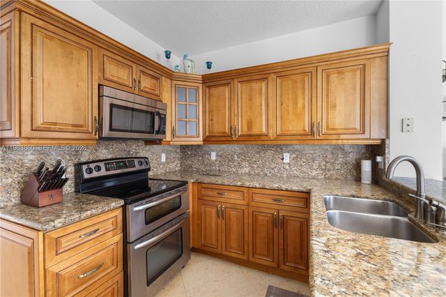 15832 SW 10th St, Pembroke Pines, FL 33027