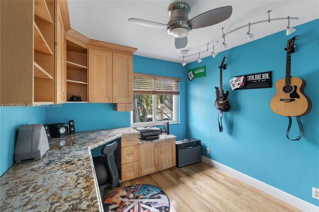 15832 SW 10th St, Pembroke Pines, FL 33027