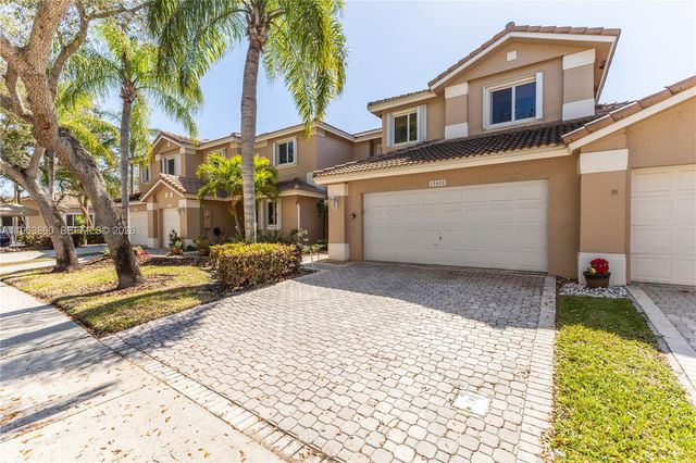 15832 SW 10th St, Pembroke Pines, FL 33027